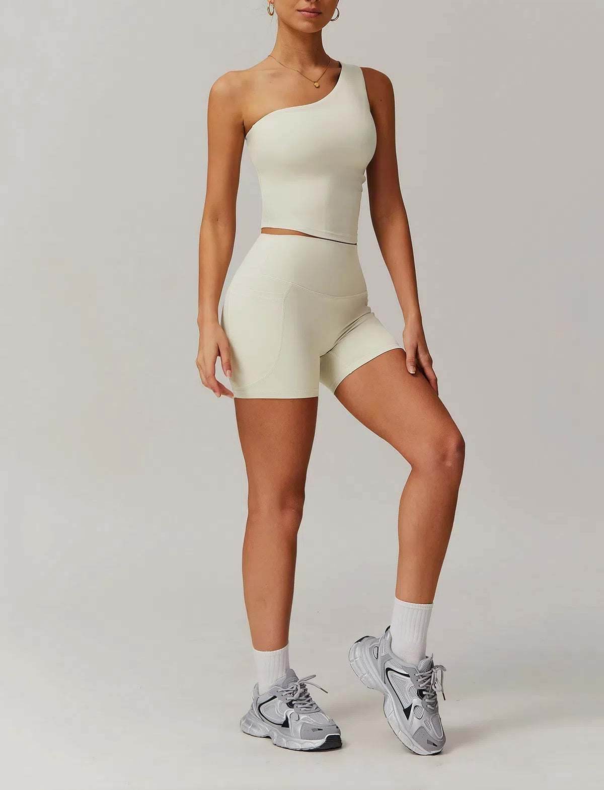 Solid Yoga Set with One Shoulder Tank Top and Short