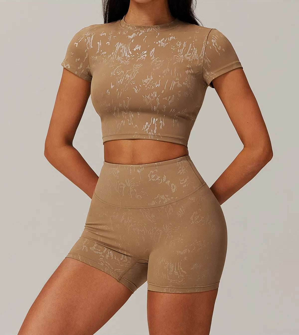 Short Sleeve Yoga Cropped T-Shirt With Gold Blocking Pattern