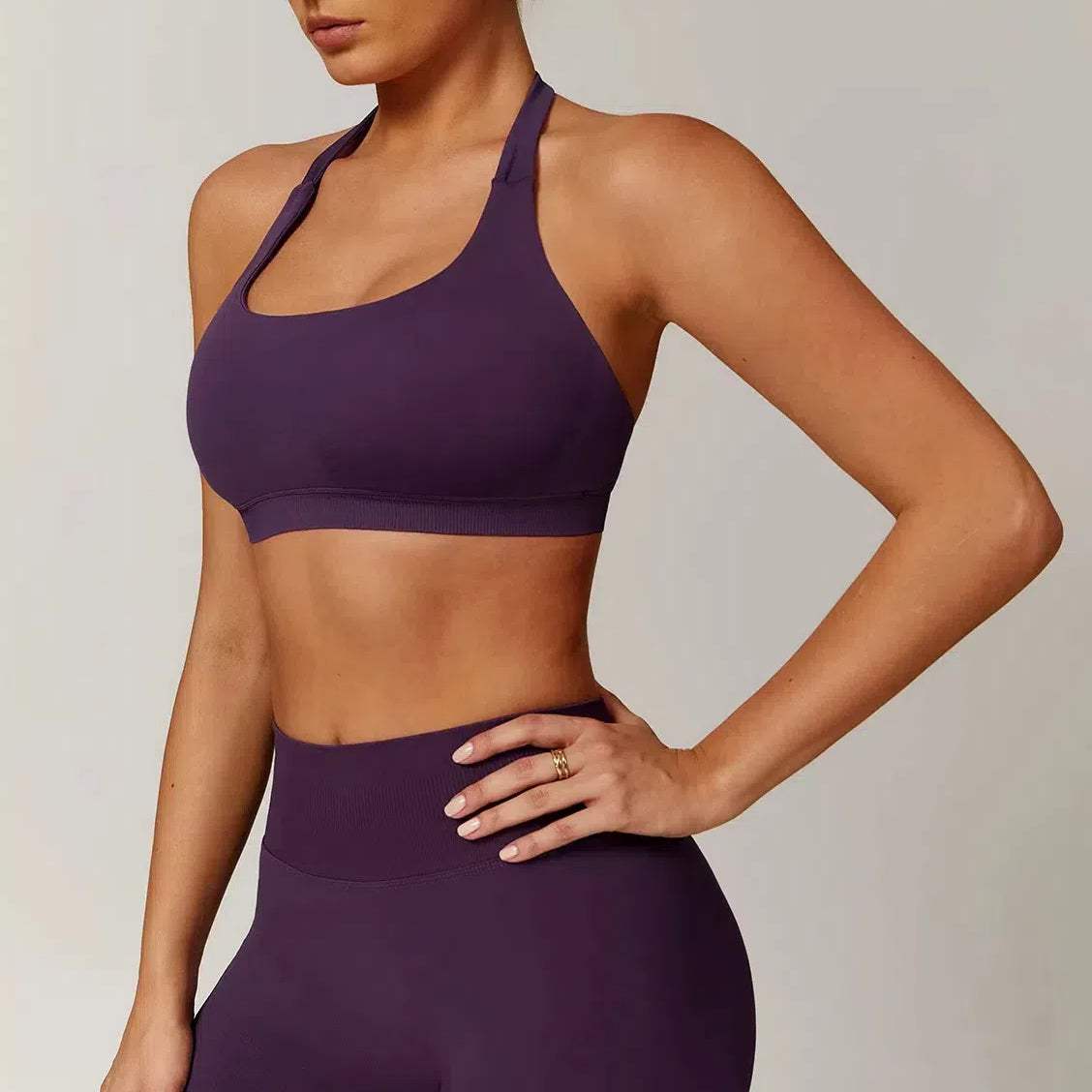 Seamless Halter Sports Bra | Ideal for Workouts & Everyday Wear