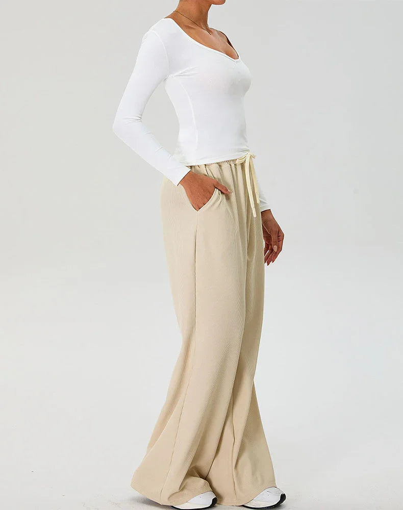 Activewear Set with Curved Neckline Top and Sweatpant