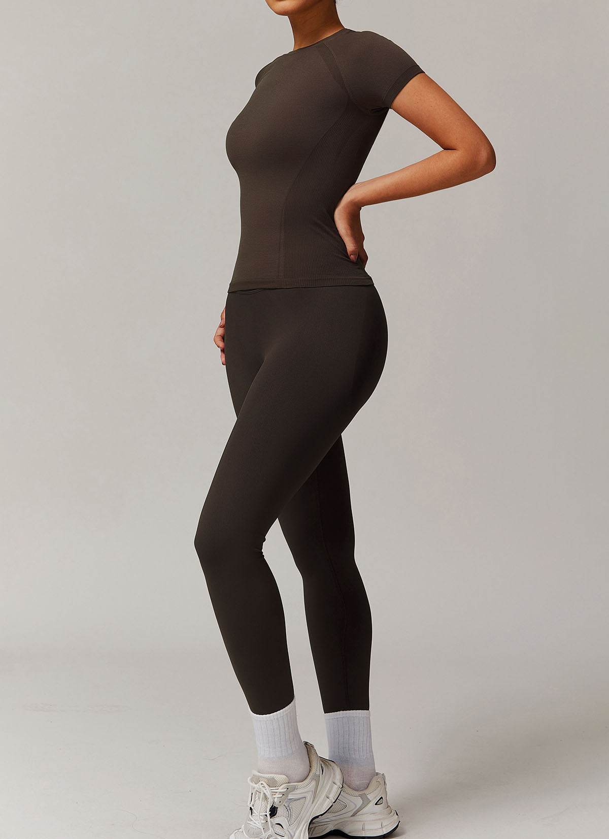 Yoga Wear Set with Short Sleeve T-Shirt and Legging -