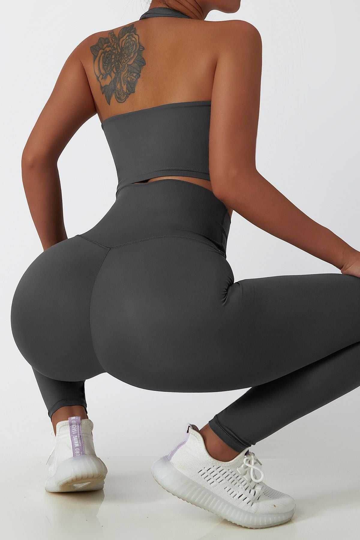 Halter Neckline Backless Sports Bra -