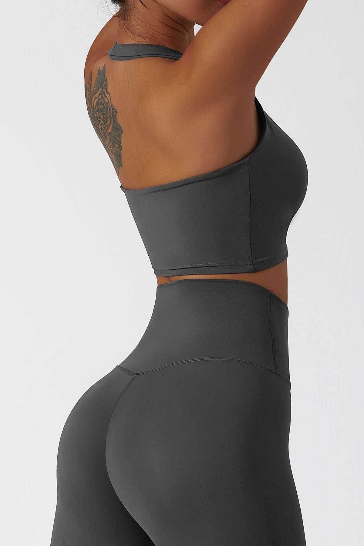 Halter Neckline Backless Sports Bra -