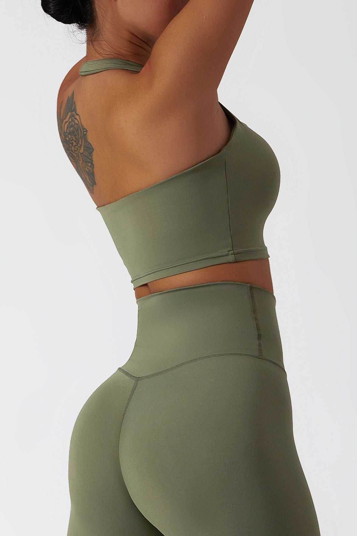 Halter Neckline Backless Sports Bra -