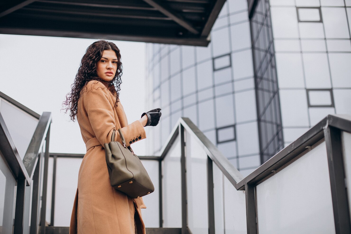 Choosing the Perfect Bag Color for Your Workday