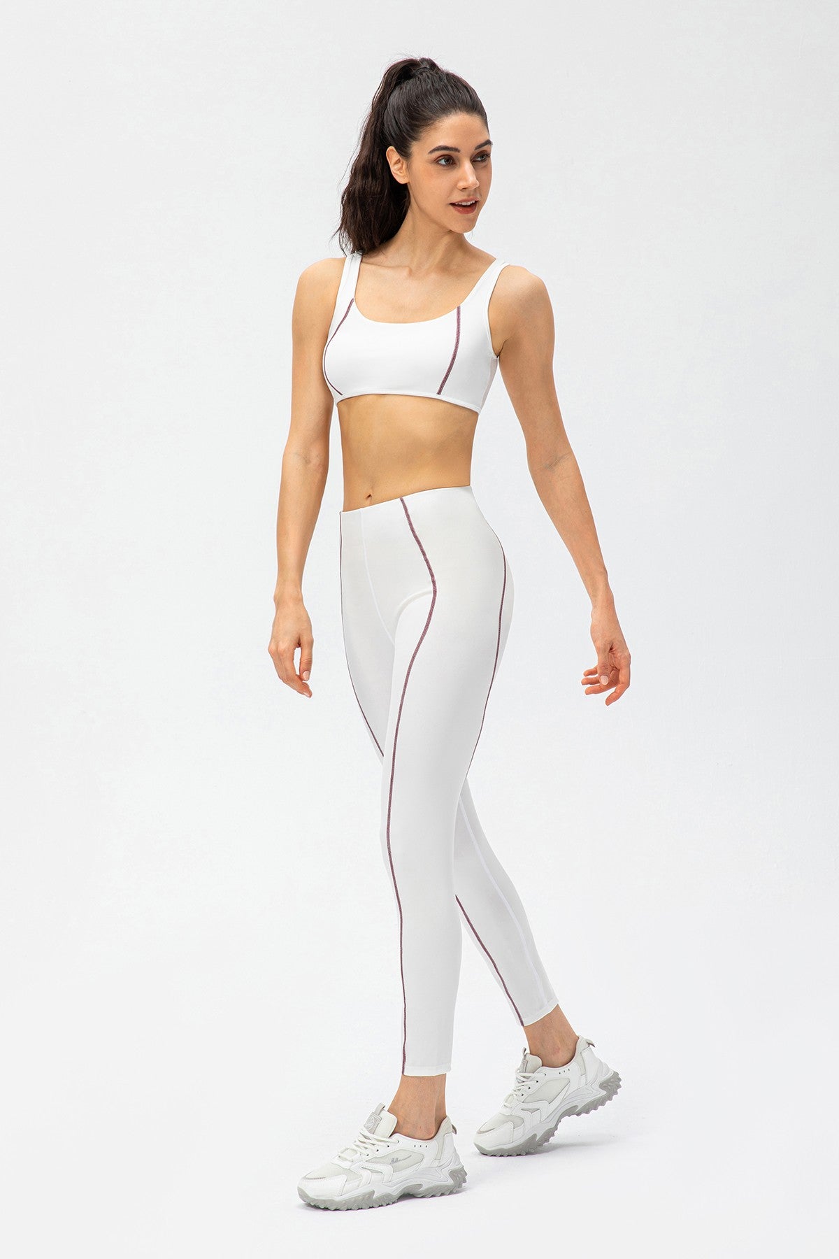 Contrast Trim Back Cutout Sports Bra – Stylish &amp; Supportive Activewear