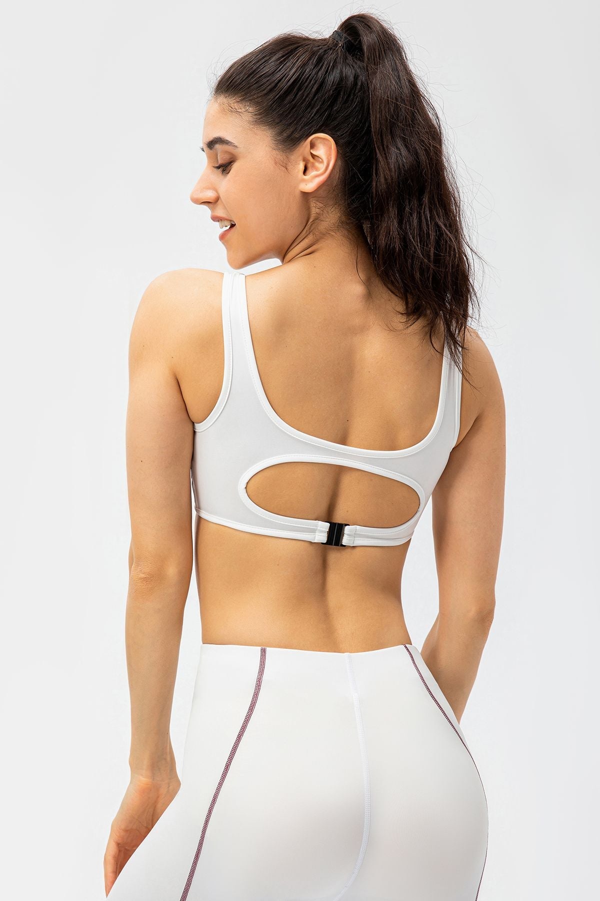 Contrast Trim Back Cutout Sports Bra – Stylish &amp; Supportive Activewear