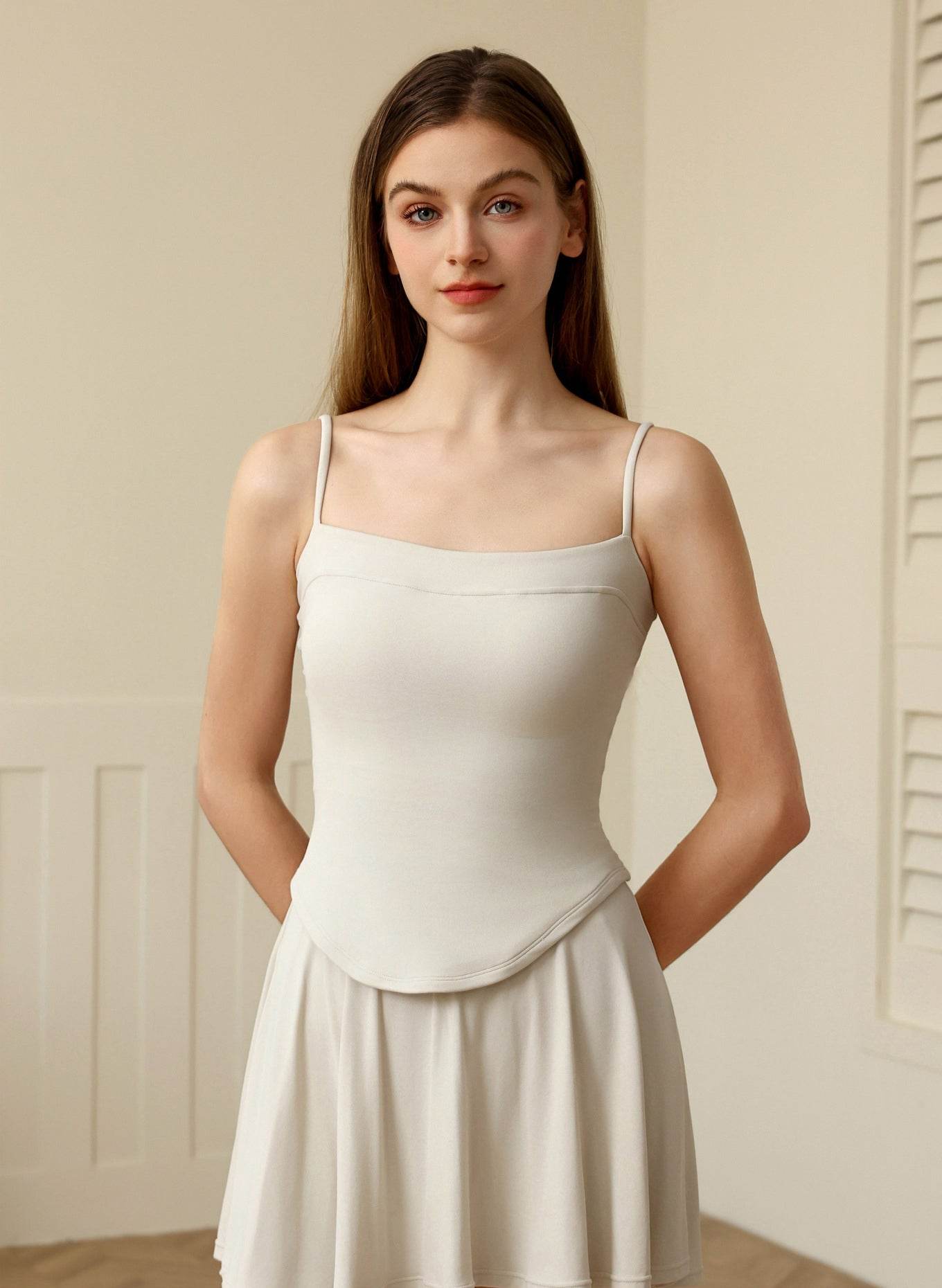 Curved Hem Sports Spaghetti Straps Tank Tops with Chest Pad