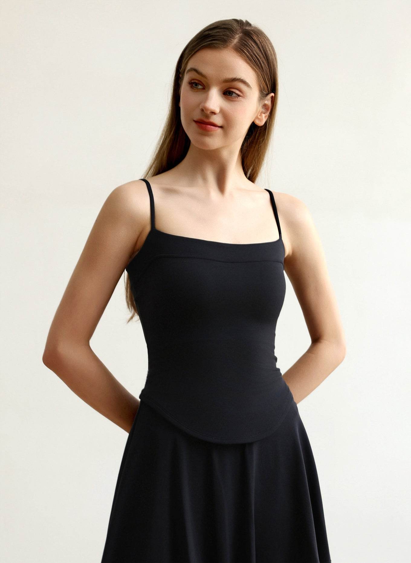 Curved Hem Sports Spaghetti Straps Tank Tops with Chest Pad
