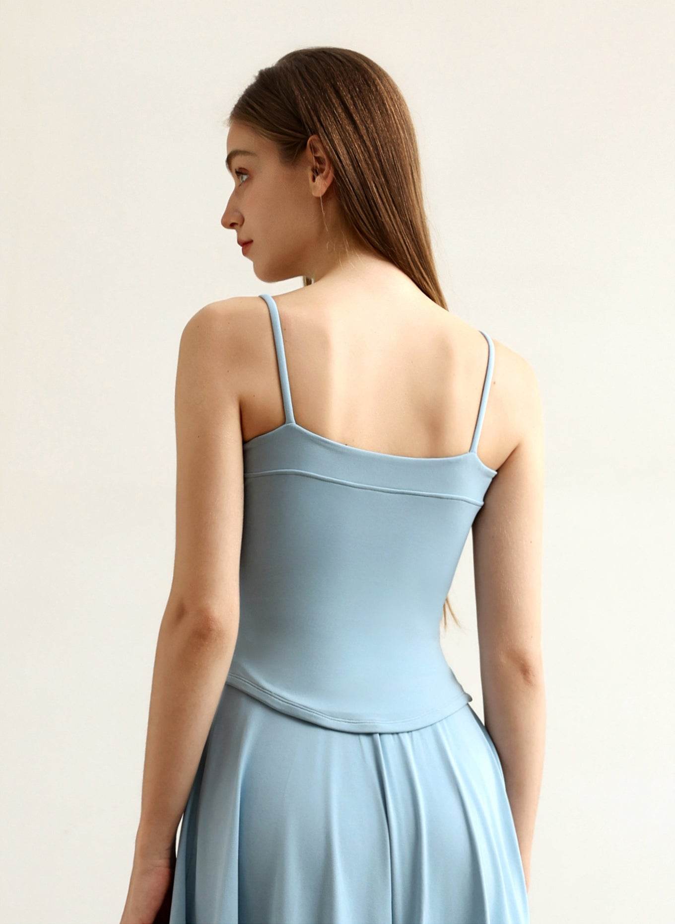 Curved Hem Sports Spaghetti Straps Tank Tops with Chest Pad