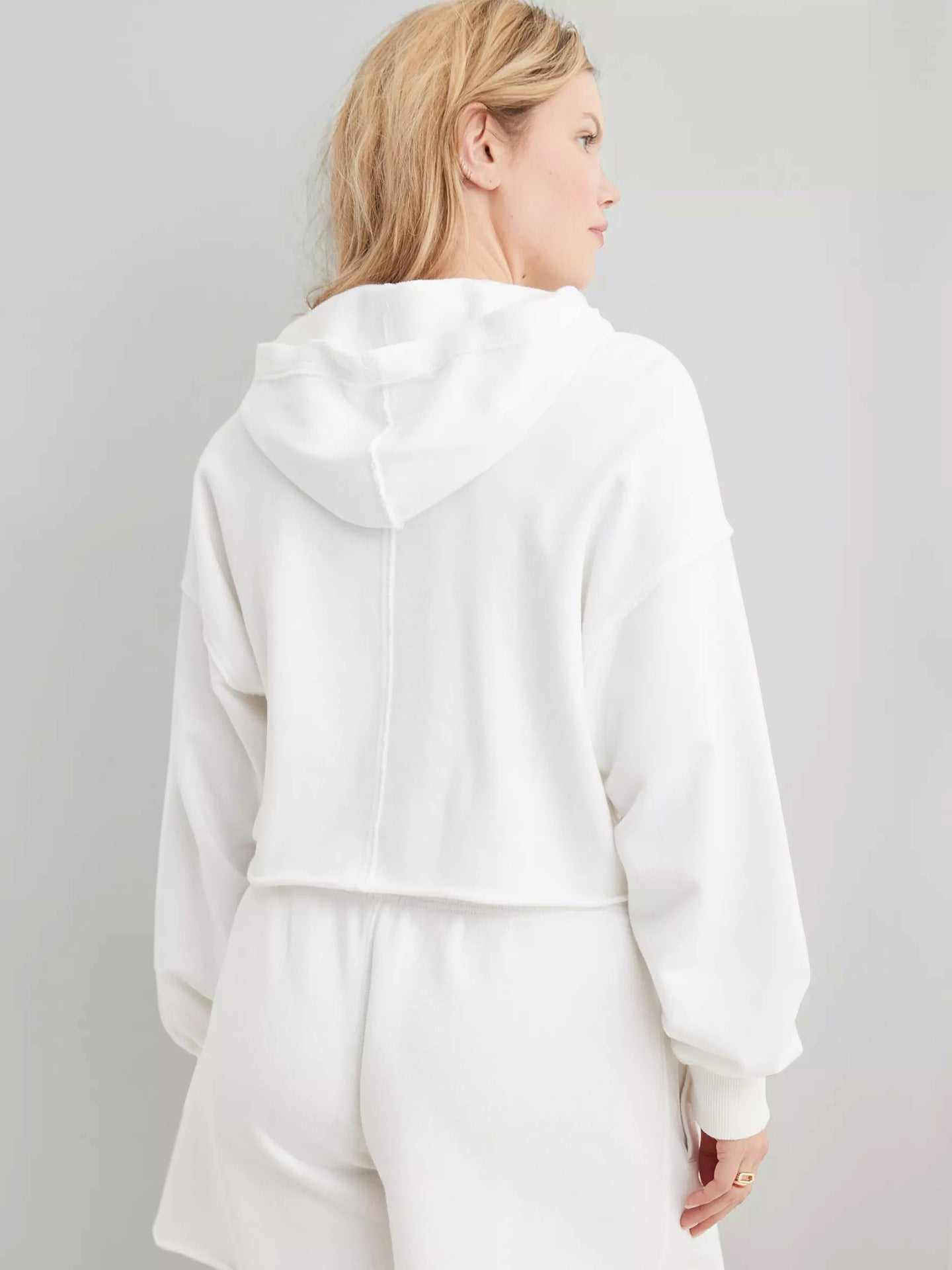 Long Sleeve Hooded Pullover Sweatshirt | Cozy &amp; Stylish Layering Piece