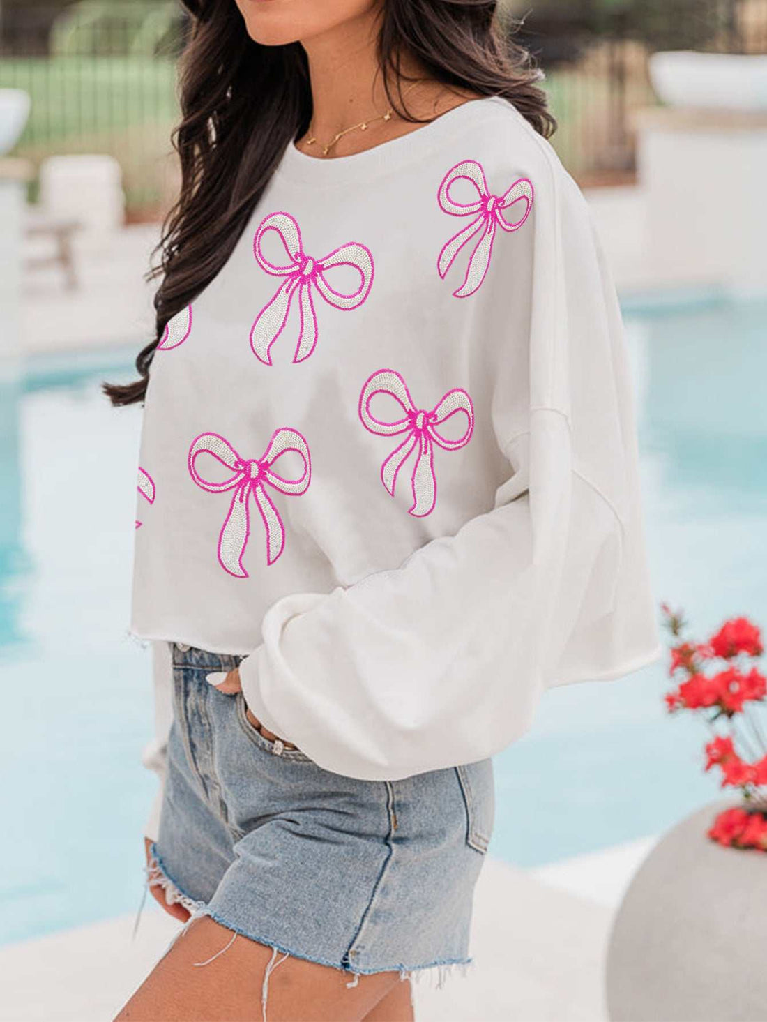 Bowknot Graphic White Sweatshirt | Perfect for Casual or Everyday Wear