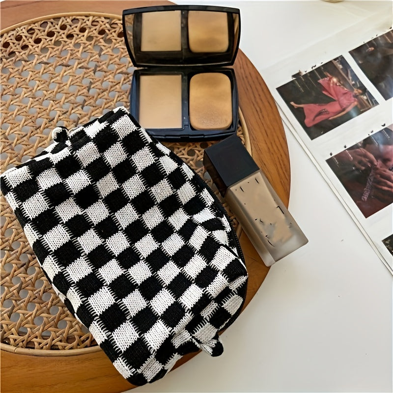 Checkered Knitted Cosmetic Bag