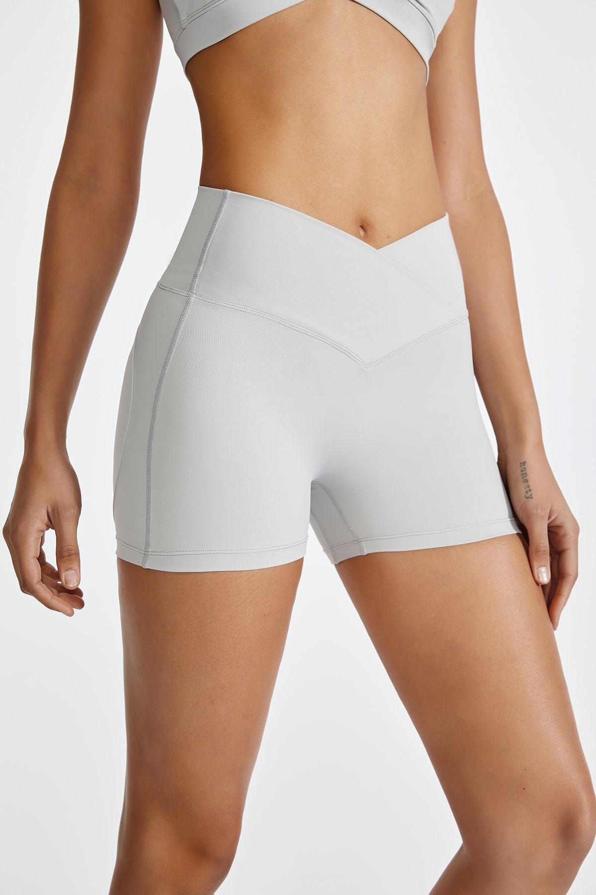 High-Rise Workout Crossover Waistband Shorts for Comfort and Style