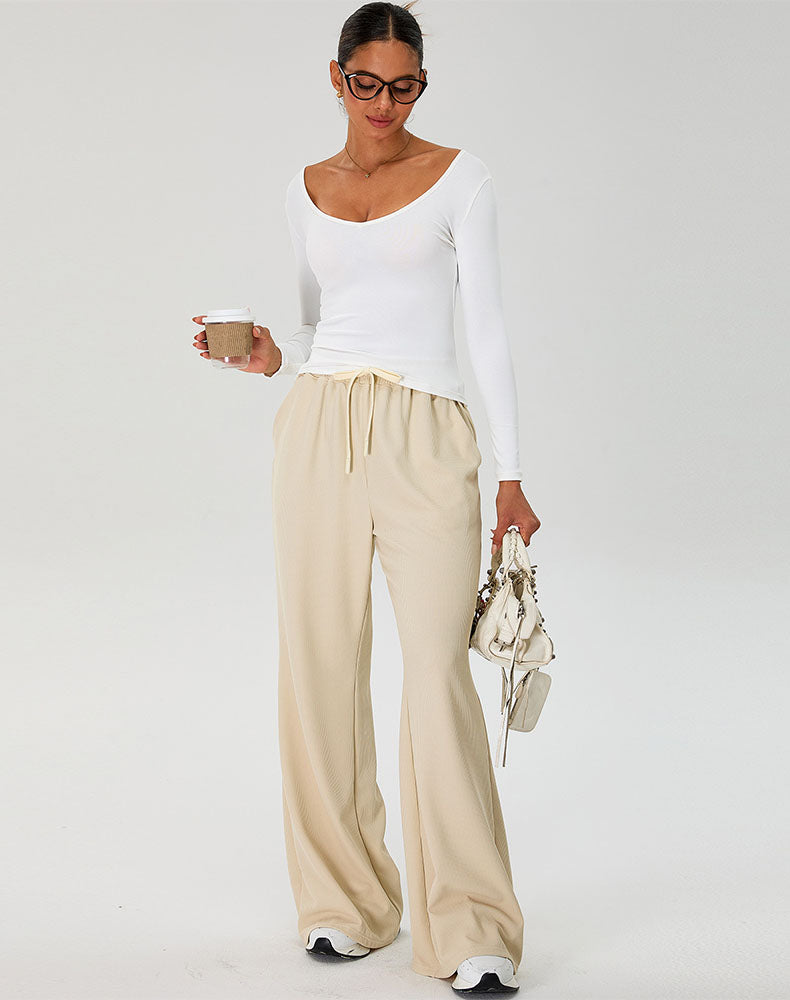 Activewear Set with Curved Neckline Top and Sweatpant