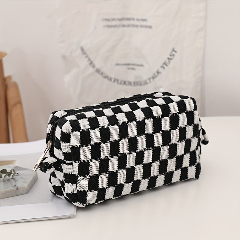 Checkered Knitted Cosmetic Bag