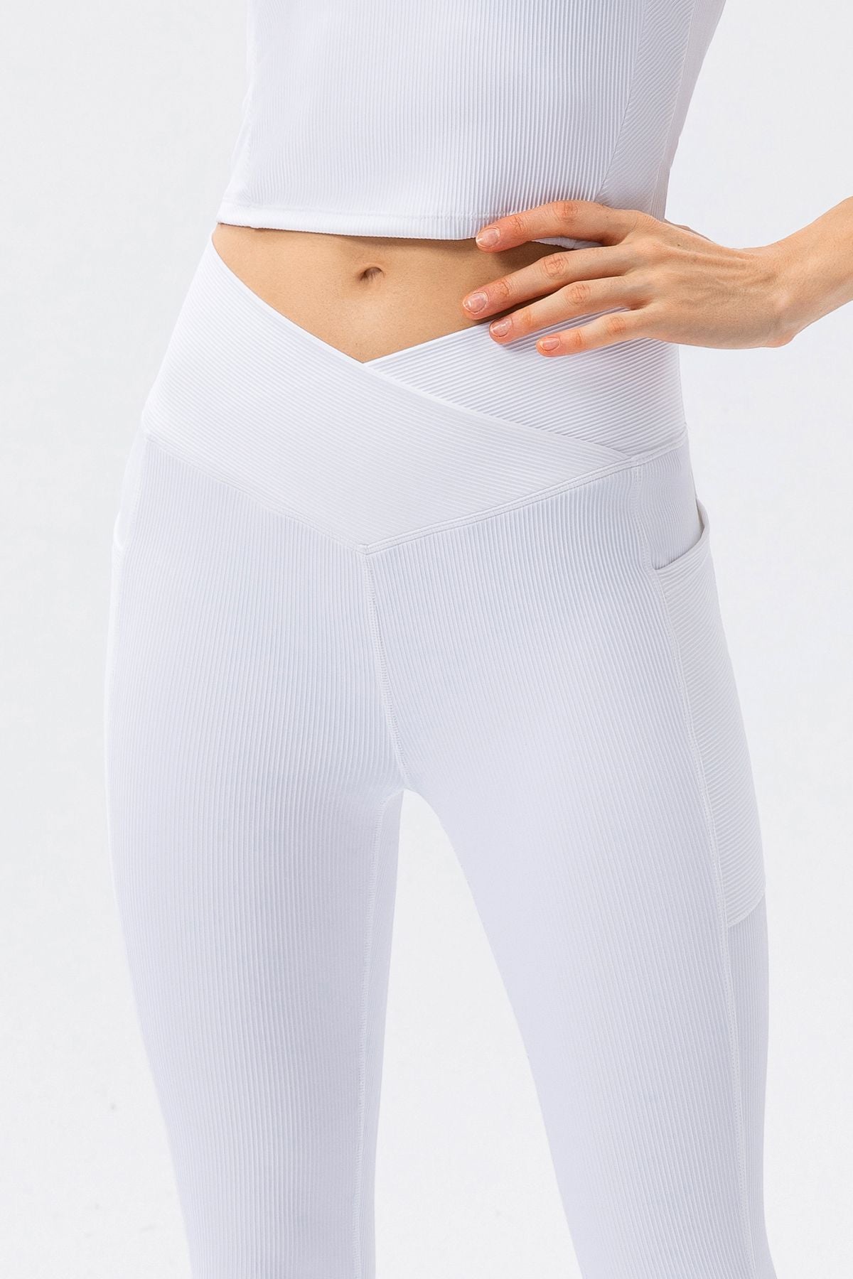 Ribbed V-Shape Leggings with Pockets