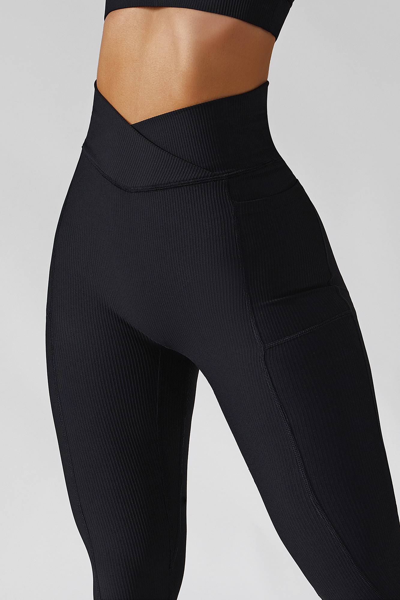 Ribbed V-Waist Legging with Pockets