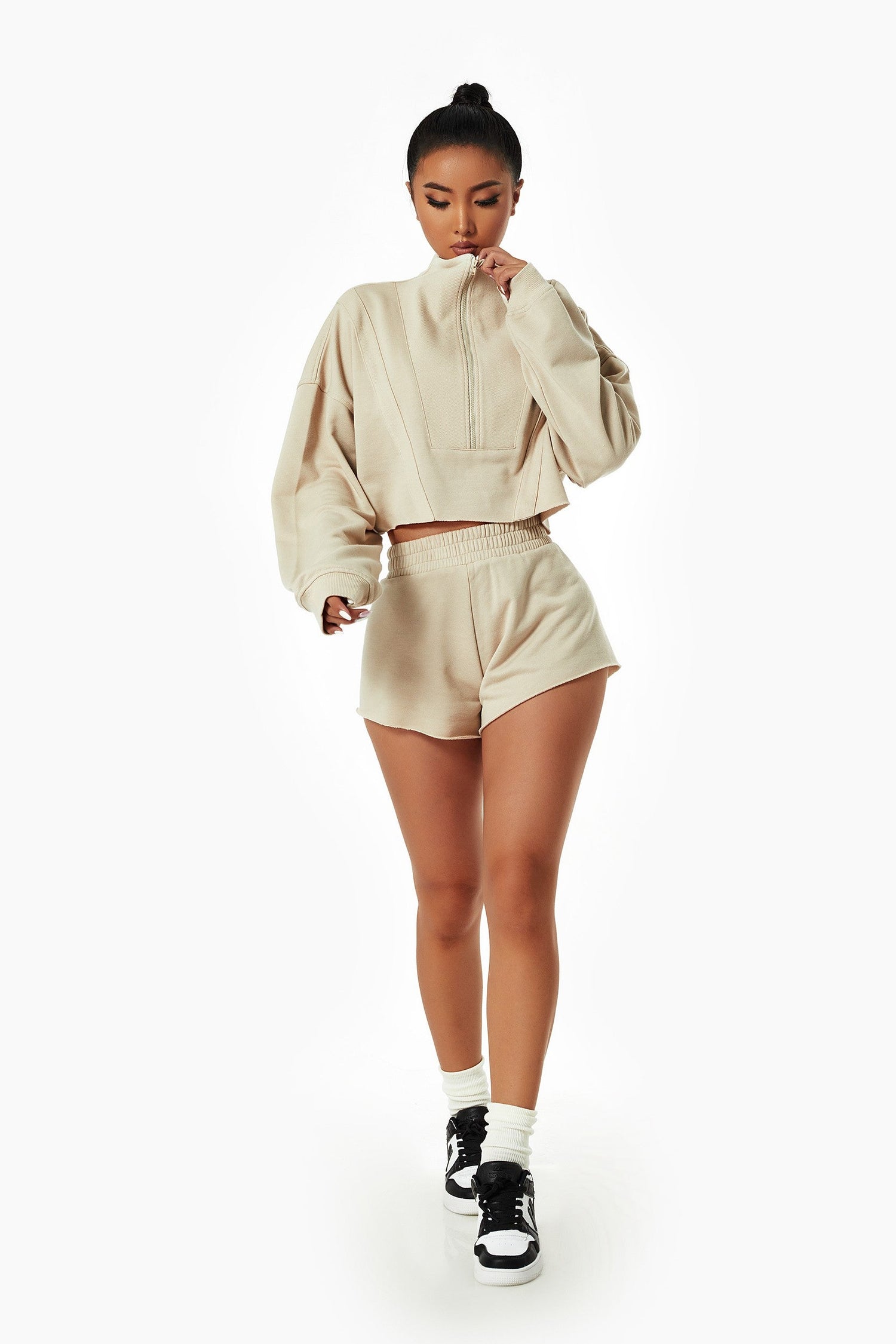 Activewear Set with Cropped Sweatshirt &amp; Mini Short – Stylish &amp; Comfy