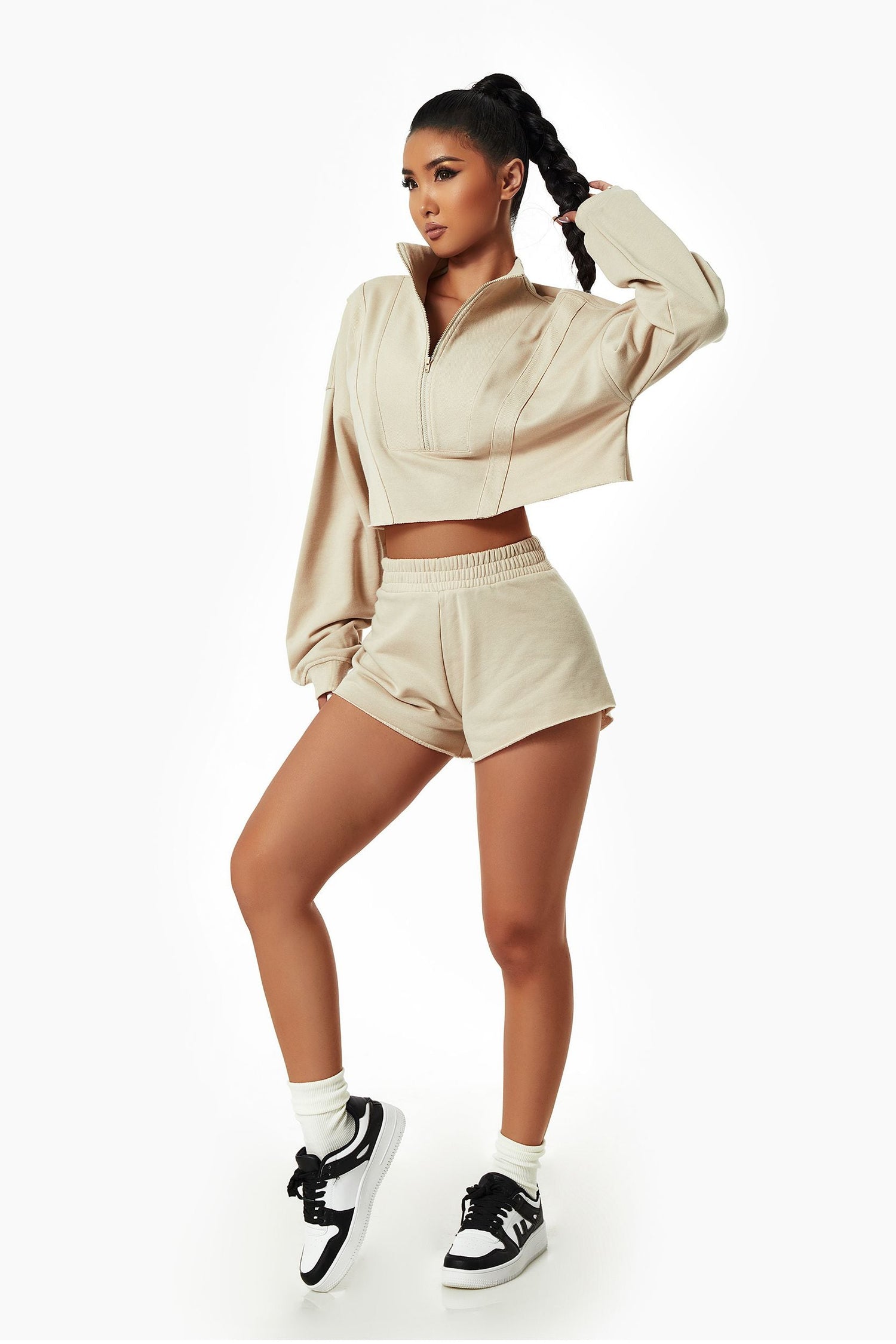 Activewear Set with Cropped Sweatshirt &amp; Mini Short – Stylish &amp; Comfy