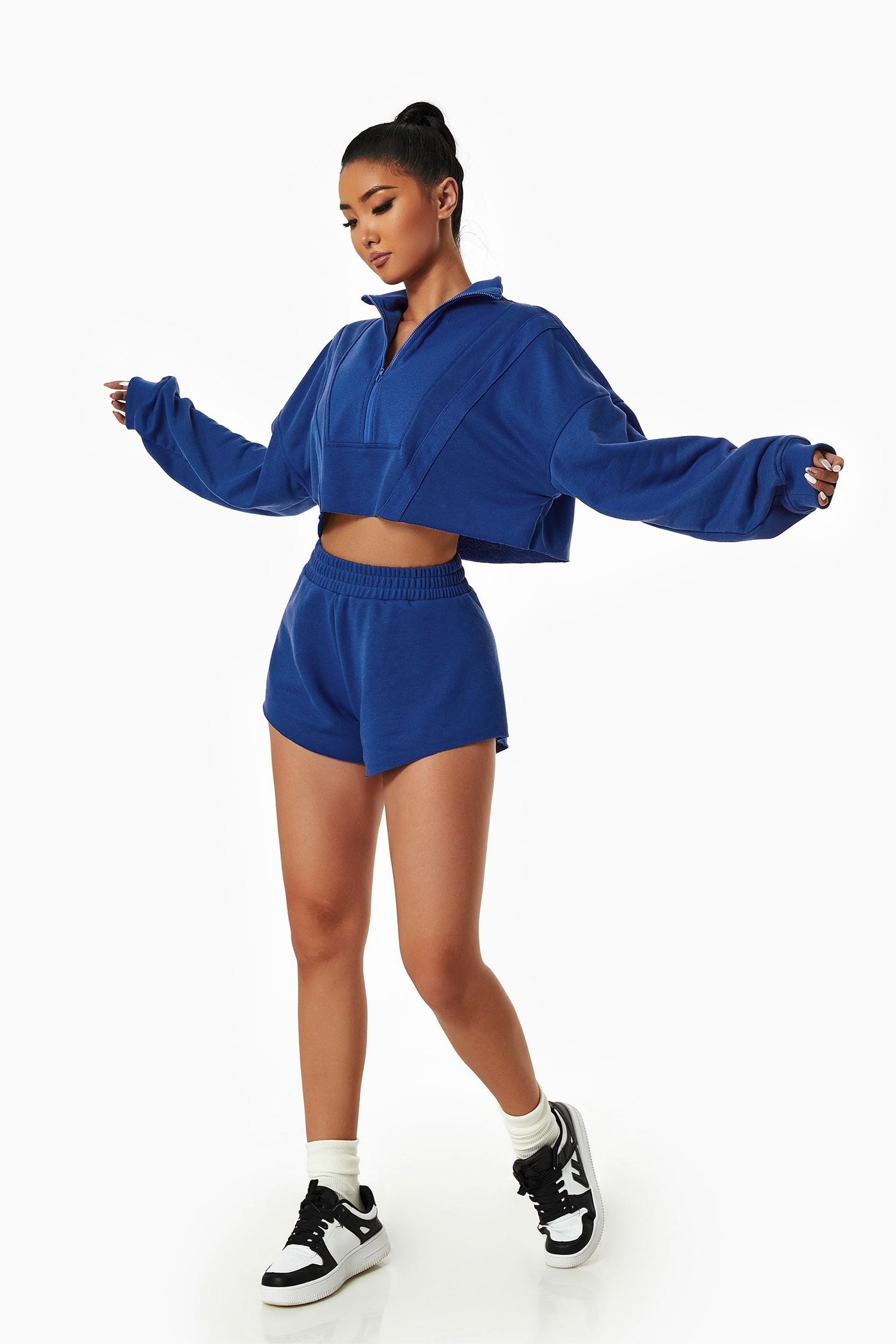 Activewear Set with Cropped Sweatshirt &amp; Mini Short – Stylish &amp; Comfy