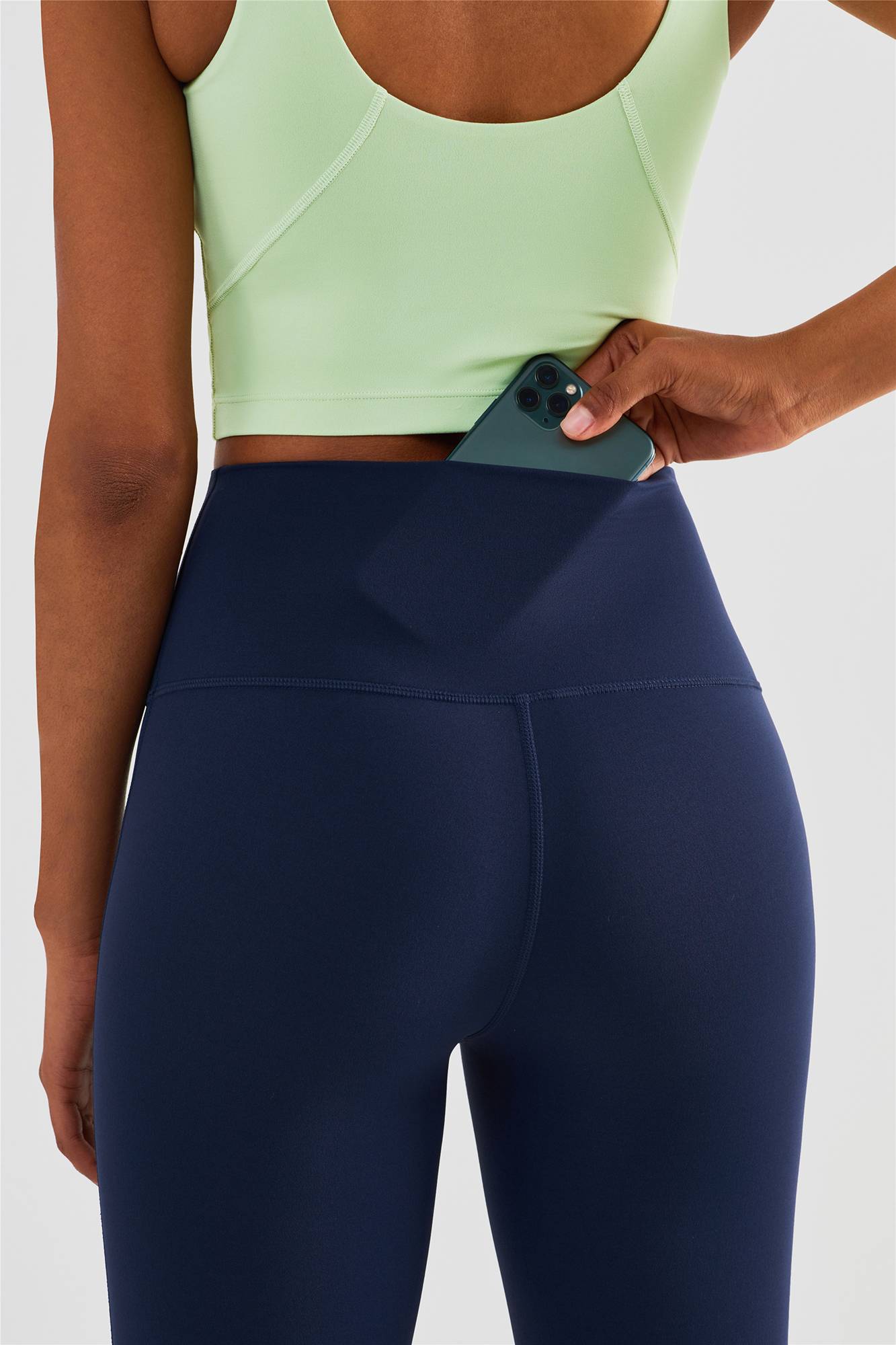 No Front Seam Leggings with Hidden Pocket