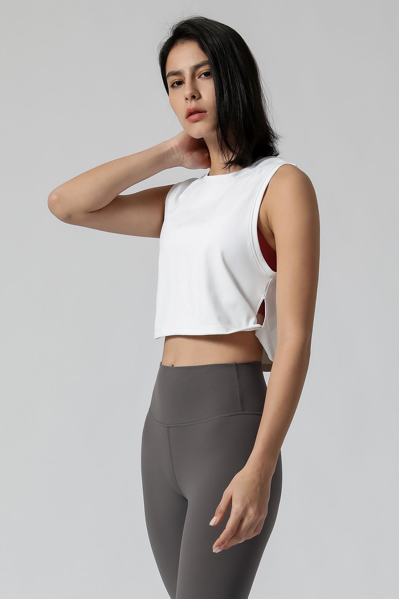 Sleeveless Crop Yoga Tank Top - Chic &amp; Comfortable for Your Workout