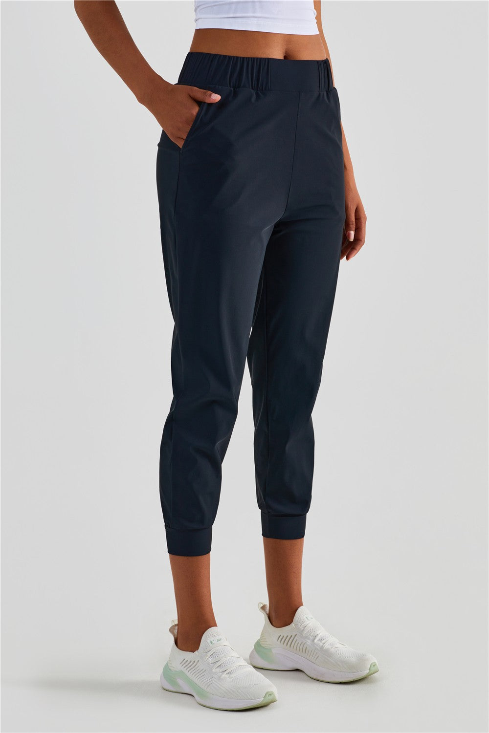 Tapered Crop Pants with Pockets